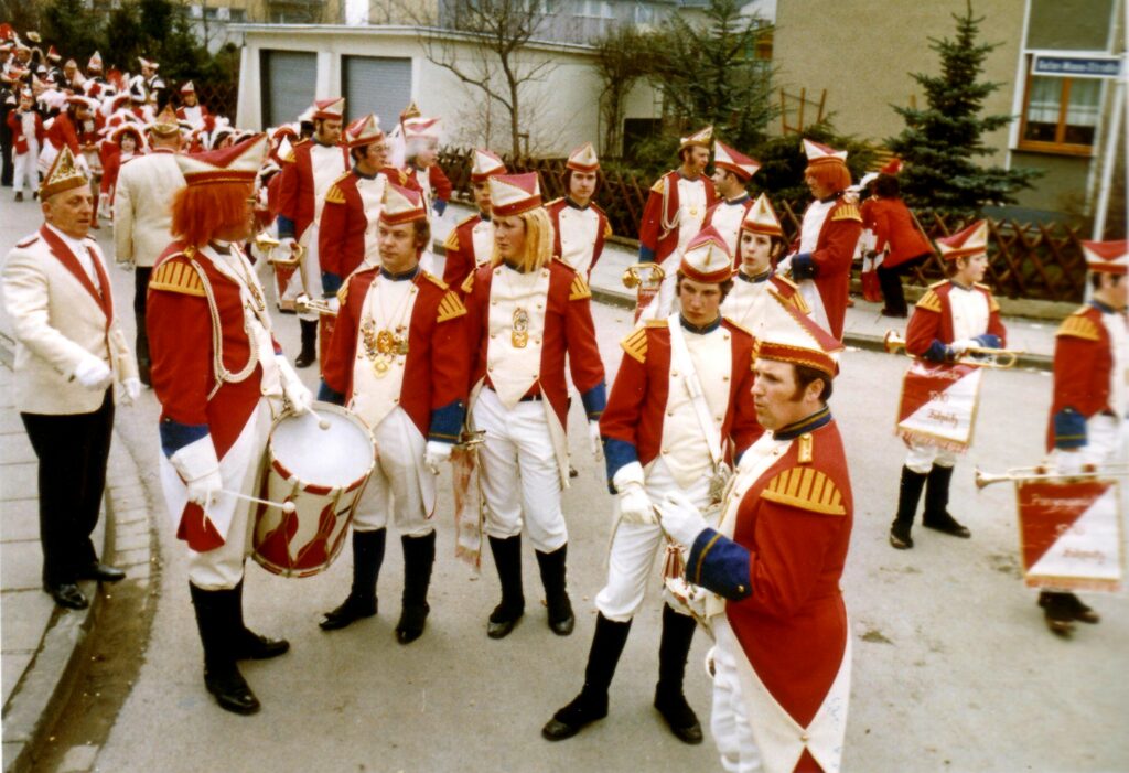 Fanfarencorps im Rosenmontagszug 1972