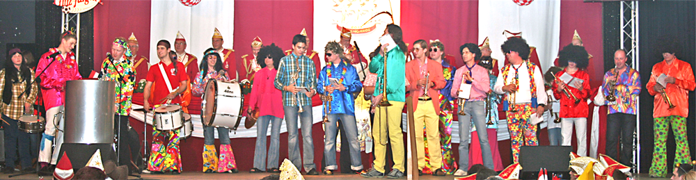 Sondernummer des Fanfarencorps in der Kostumsitzung 2011 zum 40jährigen Jubiläum